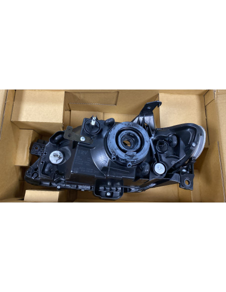 Mazda 323 01-03 lukturis R H4 gaišs elektro TYC BL4C510K0D, BL4D-51-0K0D